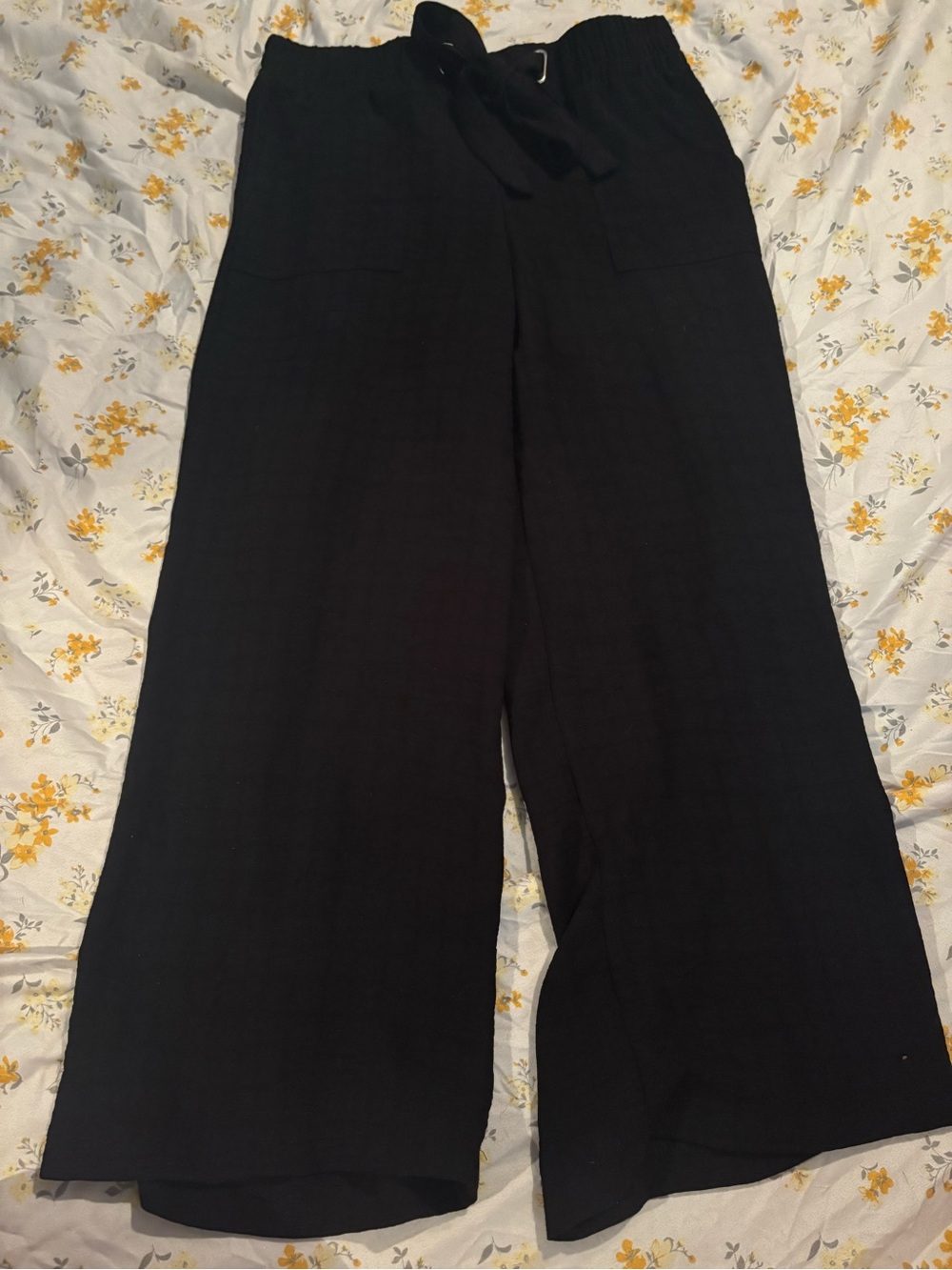 Relaxed Wide-Leg Drawstring Pants — Black